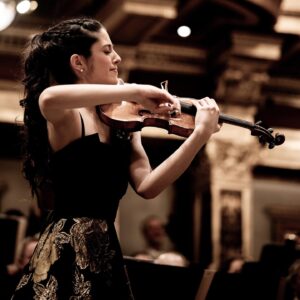 María Dueñas Instagram - Emotional moments at @musikverein.wien, beautifully captured by @julia_wesely_photographer 📸 
Bravo @viennasymphony and Krzysztof Urbański for the wonderful music-making and Danke Wien; immer wieder ein Genuss! Can’t wait to be back in November🌹

👗: beautiful new design by @annabelle_dress_atelier