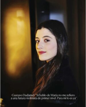 María Dueñas Instagram - Mil gracias @elpaissemanal por dedicarme esta portada y por la maravillosa entrevista, @jesusruizmantilla . Gracias @gustavodudamel , @gustavo.gimeno y @josep_pons_conductor por vuestras bonitas palabras sobre mi y gracias a todos vosotros por leerme y acompañarme. Que gran honor🙏🏻

📸: @djoolee ❤️
