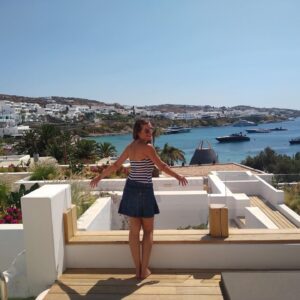 Maria Kitsou Instagram - Χρόνια πολλά, καλά και ευτυχισμένα στις εορτάζουσες και στους εορτάζοντες και χίλια ευχαριστώ για τις ευχές σας,αν και γιορτάζω στις 21 Νοεμβρίου,έτσι για να ξέρετε..Εύχομαι  να είστε καλά σε όποιο μέρος  και να βρίσκεστε και να μην ξεχνάτε ότι πουθενά δεν θα είμαστε καλά αν δεν είμαστε πρώτα καλά μέσα μας.. .Σας στέλνω όλη μου την αγάπη!!!!
Σε αυτό το σημείο θέλω να ευχαριστήσω το @kenshomykonos για την υπέροχη και αξέχαστη φιλοξενία του!Είς το επανιδείν,φίλοι μου!@kenshomyconoskenshopsarou