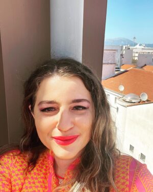 Maria Kitsou Instagram - Τέρμα ερασιτεχνικότατες γενεθλιοσέλφις…Παιχνίδι μεταξύ σκιάς και φωτός..Αλλά πάντα προς το φως..
Τα φετινά μου γενέθλια με βρίσκουν στον δρόμο προς τους μαγικούς Δελφούς για την παράσταση μας!
Οι ευχές σας απο χθές το βράδυ,μου ζέσταναν την καρδιά και με συγκίνησαν πολύ..Νιώθω τόσο τυχερή για την αγάπη σας και τόσο  ευλογημένη 
Σας στέλνω κι εγώ με τη σειρά μου,όλη μα όλη μου την αγάπη και εύχομαι να αγαπιέστε και να αγαπάτε με όλη τη δύναμη της ψυχής σας!
Μόνο αυτό μετράει στο τέλος της ημέρας!Υγεία και ευτυχία σε όλους!❤️🌹💋🙏🤩🥳💃✨🌟♌️🍹🎂