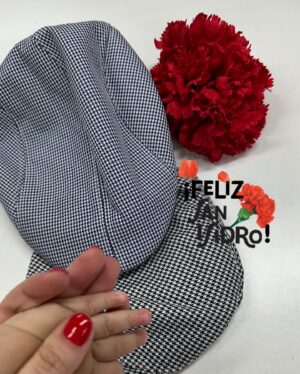 María Toledo Instagram - ¡Feliz San Isidro! 🌹❤️
Un año justo ha pasado desde este momento, en plena Plaza Mayor de Madrid con el bebé de mis ojos que se me está convirtiendo en niño.
No sé por qué pero siento que el tiempo está corriendo más que nunca y aunque disfruto de mi Vicente, necesito más tiempo en esta vida. 

¿Cuándo se van las ganas de llorar al ver las fotos de cuando era más bebé? 👶