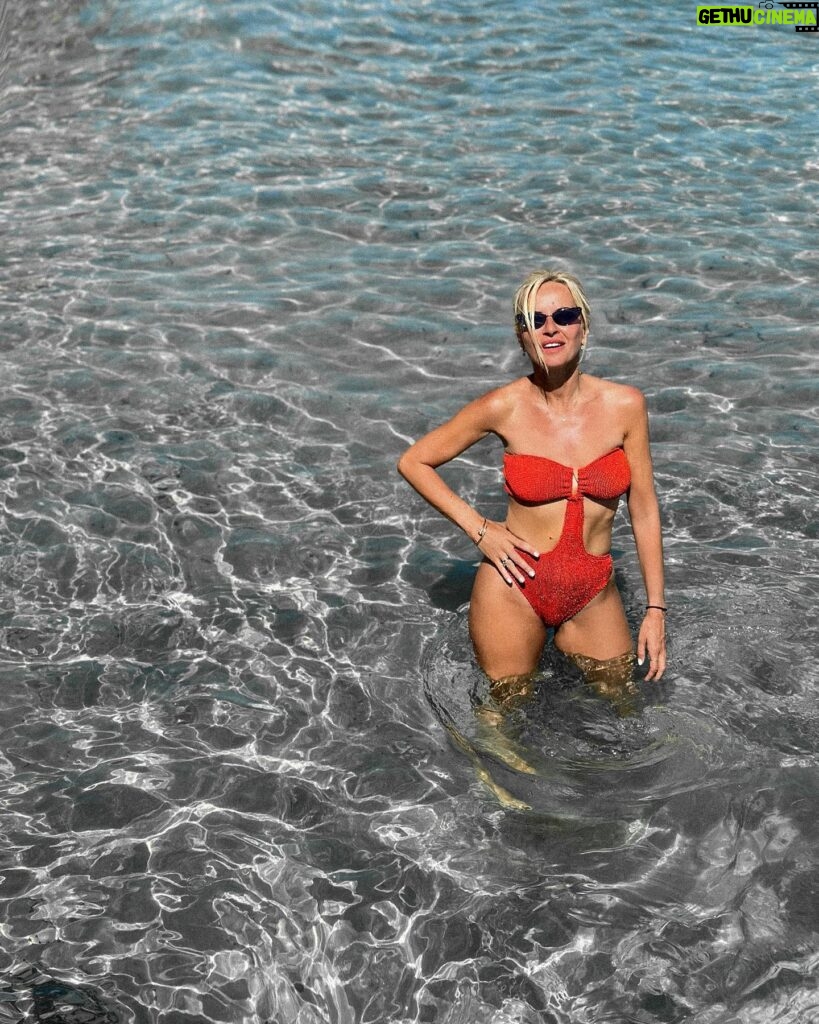 Maria Bekatorou Instagram - Happiness comes in salty water and…it’s still summer #blessed #thankful #vitaminsea #stillsummer #lavieestbelle