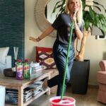Maria Bekatorou Instagram - Κι όμως το σφουγγάρισμα γίνεται πλέον διασκεδαστικό με τα ανανεωμένα Ajax καθαριστικά πατώματος!Με 100% καθαριστική δράση,υπέροχο άρωμα που σου φτιάχνει τη διάθεση,με νέα σύνθεση φιλικότερη προς το περιβάλλον και όλα μοιάζουν τόσο διασκεδαστικά μέσα στο σπίτι!! #cleanSafewithAjax #AjaxontheFloor