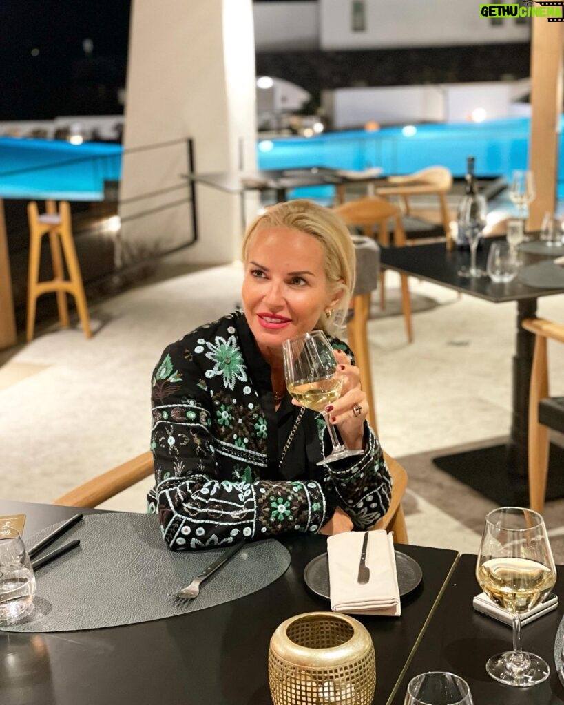 Maria Bekatorou Instagram - Ένα δείπνο ωραίο γεμάτο γεύσεις ελληνικές με λίγο πιο «προχωρημένη» ματιά στο εστιατόριο Alios Ilios του ξενοδοχείου @santomarisoia.Μια αξέχαστη εμπειρία❤️ @santoriniexperience #santoriniexperience #santomarisoia #santomarismoments #aliosiliosrestaurant #santomarismemories