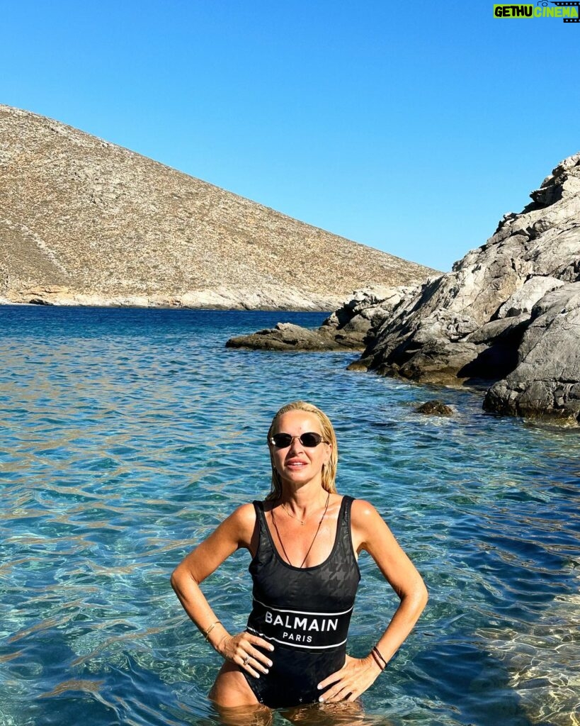 Maria Bekatorou Instagram - Εκεί που η ήλιος αγγίζει τη θάλασσα…Εκεί… @saltwater_gr @saltwater_resortboutiques @balmain #astypalaia #summervibes #blessed #beachlife #greece🇬🇷 #balmain