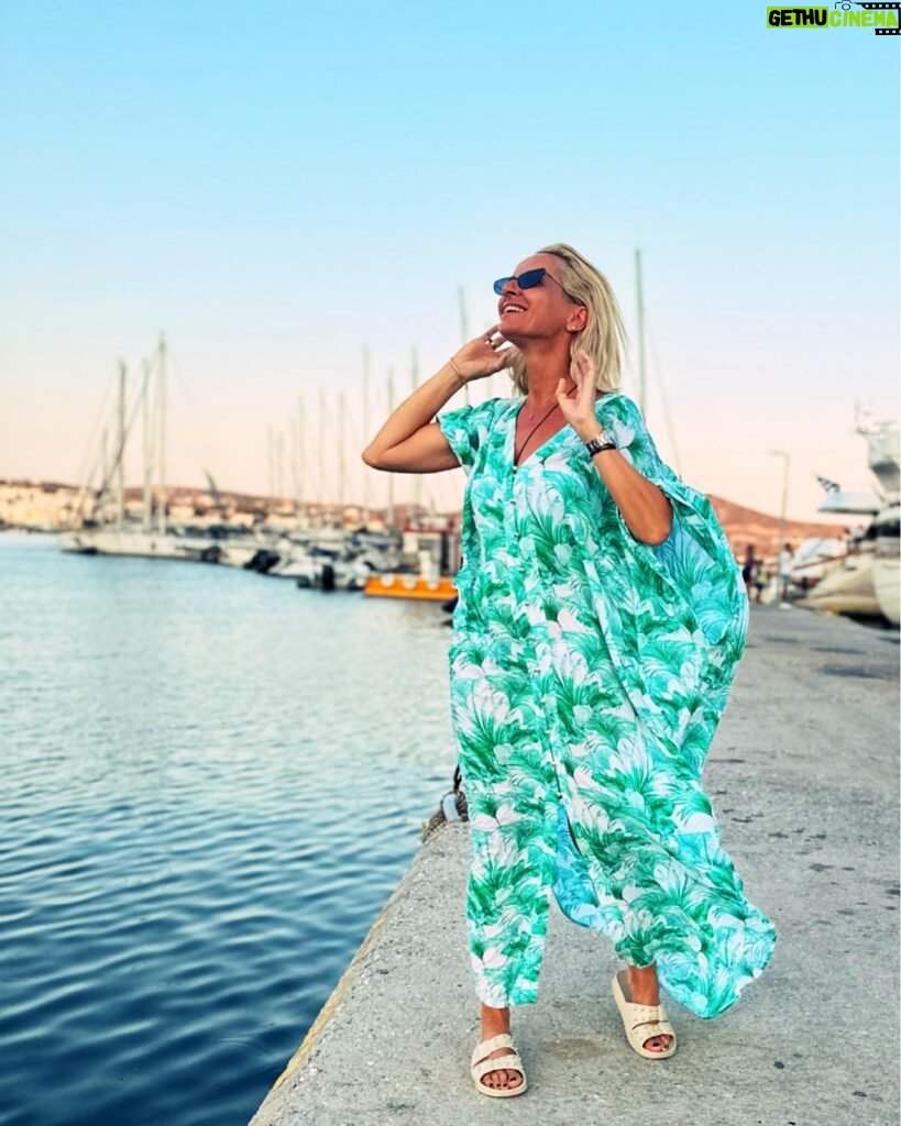 Maria Bekatorou Instagram - Καλό μήνα!Έφτασε ο Αύγουστος με τα ωραία του…Τον ήλιο,το φεγγάρι,τη θάλασσα,τα χρώματα…Πάμε να το γιορτάσουμε με το πιο καλοκαιρινό καφτάνι ΔΩΡΟ Για να κερδίσετε: 💫Ακολουθήστε @saltwater_gr και @saltwater_resortboutiques 💫Κάντε like στη φωτογραφία και… Καλές διακοπές! Η κλήρωση θα γίνει στις 4 Αυγούστου.Καλή επιτυχία ❤️