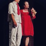 Maria Bersenyova Instagram - Первая фотка говорящая) Так и сыграли!😅 Спасибо @theatrecomedy_ , моим замечательным партнерам, всем причастным и особенно тем, кого не пригласили, а они все равно пришли!🥰🫶🏻 Отдельное спасибо моей дорогой @ykuvarzina_official за ВСЕ! ♥️ Хорошо начали! Надеюсь так и продолжим))) Информацию обо всех новых спектаклях (насколько это возможно заранее) смотрите у меня на страничке, или на сайте @theatrecomedy_ (там даже верней😉👌🏻) и следите за обновлениями. 🤗 Следующая #премьера спектакля #ЖенихиПоОбъявлению 17 августа и 24 августа (Ну и… по прежнему не приглашаю, но запретить не могу, … помните, да?😂) А если серьезно, то ждем конечно всех желающих отлично провести вечер четверга, расслабиться, посмеяться от души и зарядиться хорошим настроением! … это еще не все, чем буду радовать вас в ближайшие месяцы, но… обо всем по порядку! 😘 За фото со спектакля спасибо моей @viktoria.ilyasheva ♥️
