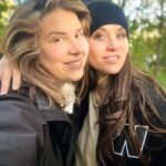 Maria Bersenyova Instagram - Знакомьтесь, если кто еще не знает… 😅 Это - моя близкая подруга Женя ♥️ Мой Евген) Мы дружим уже 150 лет😂 и я даже затрудняюсь точно сказать, сколько вообще мы знаем друг друга. Замечательный человек, верный друг и мой бооольшой помощник по жизни, периодически … взрыватель моего мозга🤯, Марусина крестная - и просто мой дорогой и любимый человек! Многие мои друзья и поклонники тоже знают её очень давно, но сейчас я хочу познакомить вас всех с ней снова, с другой, новой для всех стороны. @evge.niapsy - начинающий психотерапевт! Если у вас есть жизненные сложности и вы бы хотели чуть-чуть приоткрыть дверь в свой внутренний мир, попытаться немного разобраться в себе, просто поговорить по душам, добро пожаловать к ней на страничку 🤗 Так же Женя работает с онкопациентами, пройдя свой непростой путь. Для онкопациентов - 5 консультаций- бесплатно 🙏🏻 Разделите свои жизненные трудности, сомнения и тревоги с человеком, которому я очень доверяю и могу смело рекомендовать, как доброго, порядочного, честного и отзывчивого. Она готова протянуть руку помощи каждому, кто в этом нуждается! От чистой души и от всего сердца. ♥️ Ну, а если такой необходимости нет, просто пройдите к ней на страничку и напишите несколько добрых слов, чтобы поддержать в таком благом деле и еще одном серьезном начинании, просто потому что Евген - очень хороший человек! Это правда! Люблю!