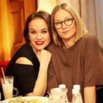 Maria Bersenyova Instagram - Сегодня в 23.00 на канале ТВЦ 🎭 #приюткомедиантов 👌🏻 Спасибо всем участникам! Было весело и душевно! ♥️ @dasha___irkutsk___new 📸 Нравится передача? 😊
