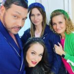 Maria Bersenyova Instagram - Я еще не закончила #дамассобачкой 2 но хочу оставить в ленте наши классные фотки, не откладывая в долгий ящик. А то как всегда я… 🙄 P.S. Каждый раз с особой радостью встречаюсь на площадке со своим художником по гриму с … «Маргоши» 🥰 @ne_blondinka88 , а с недавних пор еще и с @yuliyapoiskova ☺️ (спасибо за рекомендацию лучшего врача на беременность и роды!!! 🥲♥️🫶🏻) Положительный я персонаж, или отрицательный, как думаете? 🙂🙃