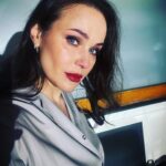 Maria Bersenyova Instagram - Я еще не закончила #дамассобачкой 2 но хочу оставить в ленте наши классные фотки, не откладывая в долгий ящик. А то как всегда я… 🙄 P.S. Каждый раз с особой радостью встречаюсь на площадке со своим художником по гриму с … «Маргоши» 🥰 @ne_blondinka88 , а с недавних пор еще и с @yuliyapoiskova ☺️ (спасибо за рекомендацию лучшего врача на беременность и роды!!! 🥲♥️🫶🏻) Положительный я персонаж, или отрицательный, как думаете? 🙂🙃