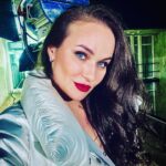 Maria Bersenyova Instagram - Я еще не закончила #дамассобачкой 2 но хочу оставить в ленте наши классные фотки, не откладывая в долгий ящик. А то как всегда я… 🙄 P.S. Каждый раз с особой радостью встречаюсь на площадке со своим художником по гриму с … «Маргоши» 🥰 @ne_blondinka88 , а с недавних пор еще и с @yuliyapoiskova ☺️ (спасибо за рекомендацию лучшего врача на беременность и роды!!! 🥲♥️🫶🏻) Положительный я персонаж, или отрицательный, как думаете? 🙂🙃