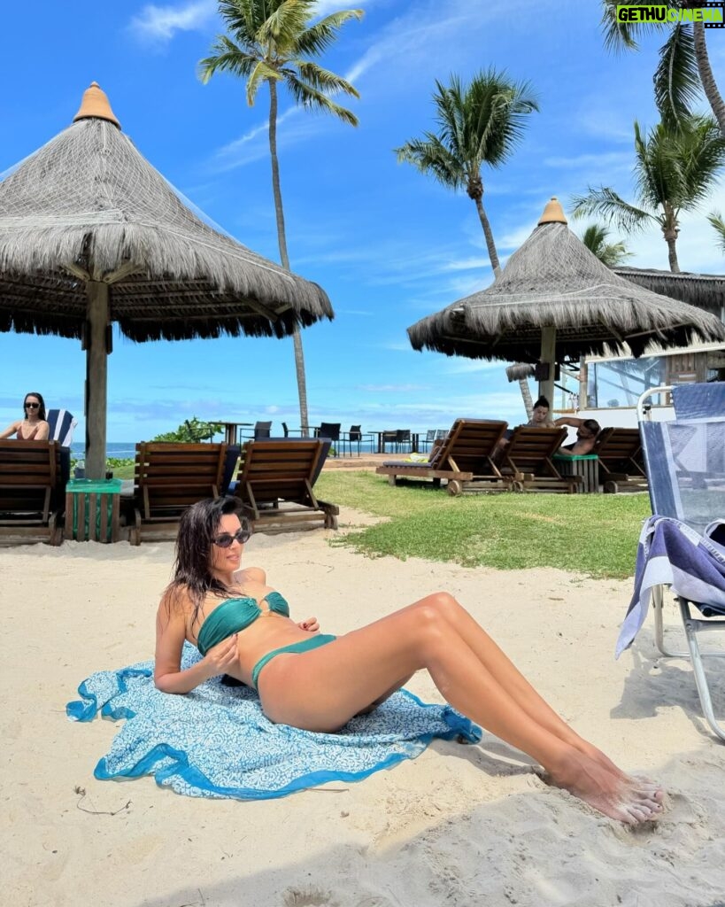 Maria Cerqueira Gomes Instagram - Samba, família, pão de queijo, 🍺 e mergulhos! A energia do 🇧🇷 faz-me tão bem!