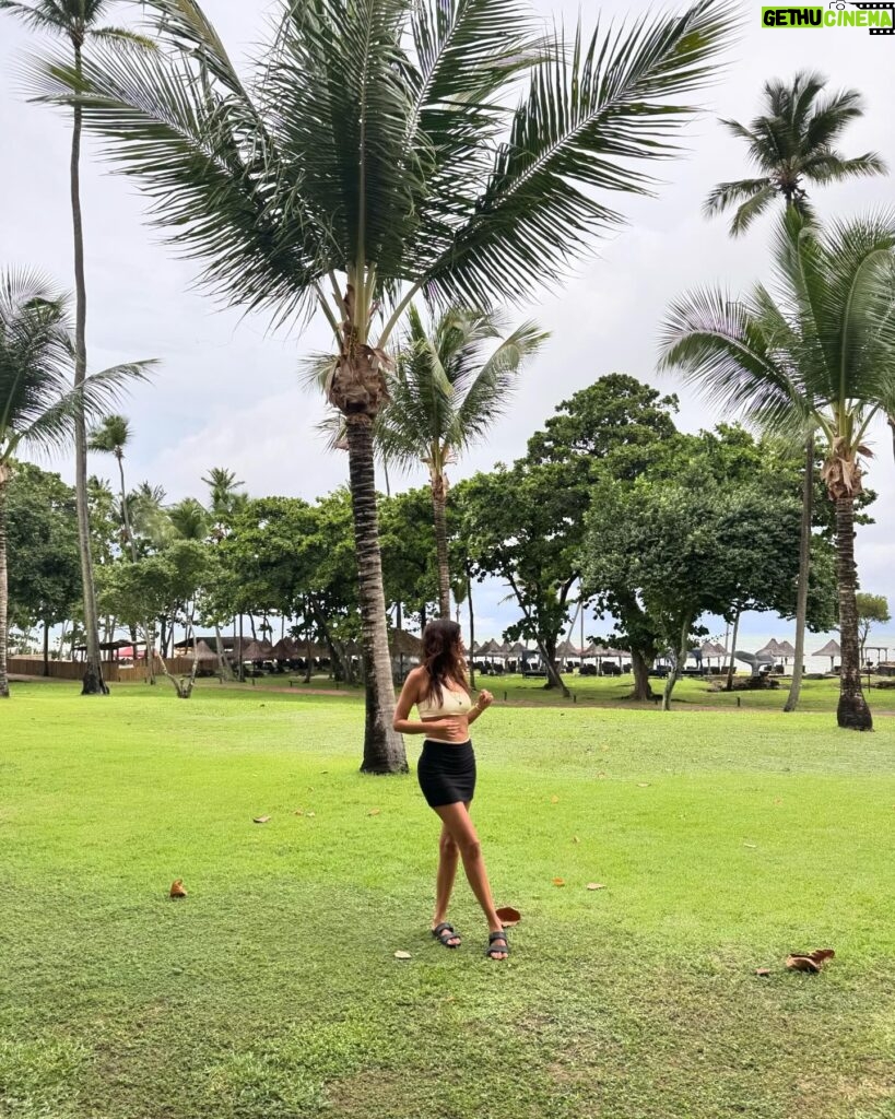 Maria Cerqueira Gomes Instagram - Samba, família, pão de queijo, 🍺 e mergulhos! A energia do 🇧🇷 faz-me tão bem!