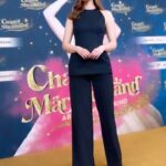 Maria Ehrich Instagram - Was war DAS DENN?! 🥹🤯💕👑 Wir hatten gestern eine so unglaublich schöne Münchner Premiere von Chantal im Märchenland! Ich bin immer noch völlig hin und weg. So viele Lacher, so viel Liebe - schon lange nicht mehr so nen fetten Film gemacht. Geht mal bitte ab dem 28.03. alle ins Kino 🍿! Ihr werdet es nicht bereuen! @chantalfilm Hier wird noch einiges an Content folgen die nächsten Tage über (schon alleine, weil es morgen direkt weitergeht mit dem Premieren Wirbelwind 👉🏻 Berlin), aber jetzt erstmal vielen, vielen Dank, an das allerbeste Glam Team! Wie selbstbewusst ihr mich gemacht habt - hach: H&M by @philippverheyen 👑 & assistant @tillzettl ✨ Styling by @luijvpi 💫 Fotos by @patricebrylla 🫶 💜💜💜