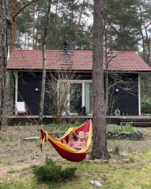 Maria Ehrich Instagram - Mal kurz das “andere gute Leben” abseits all dem Glam festhalten. Ich hoffe ihr habt ein schönes Osterfest und könnt ein paar Sonnenstrahlen auf eurer Nase einfangen. 🫶