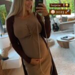 Maria Hering Instagram - Hello everyone 🤩 and hello 3. Trimester 🤰.. we are super and happy and excited for the new chapter.. our both first 👶🏻 is arriving soon ❤️.. pregnancy has been an interesting experience, with more emotions, more eating, more femininity and definitely more cellulite 🍊 😅 .. and so much more .. excited for the next last few weeks and what is to come .. I’m slowly getting mentally prepared.. motherhood is around the corner 🫣😍🚀🙌 . #babynews, #love, #powerofpositivity, #enjoythemoment, #thankyou