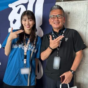 Maria Makino Instagram - ♡
♡
⚾️日本生命セ･パ交流戦2024⚾️
北海道日本ハムファイターズVS.横浜DeNAベイスターズ
2024.6.1🐻ES CON FIELD HOKKAIDO
🐻🐻🐿🦊
うちの試合行きました💖応援❣️❣️❣️
LOVE❤️新庄
でもそのことはこんどはなします🦊❄️つづく
♡
♡

#小村勝 球団社長💕
#LOVE新庄 ❤️
#lovefighters 🐻🐻🐿🦊 #北海道日本ハムファイターズ 💖
#モーニング娘24 #牧野真莉愛