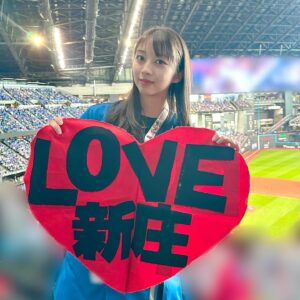 Maria Makino Instagram - ♡
♡
⚾️日本生命セ･パ交流戦2024⚾️
北海道日本ハムファイターズVS.横浜DeNAベイスターズ
2024.6.1🐻ES CON FIELD HOKKAIDO
🐻🐻🐿🦊
うちの試合行きました💖応援❣️❣️❣️
LOVE❤️新庄
でもそのことはこんどはなします🦊❄️つづく
♡
♡

#小村勝 球団社長💕
#LOVE新庄 ❤️
#lovefighters 🐻🐻🐿🦊 #北海道日本ハムファイターズ 💖
#モーニング娘24 #牧野真莉愛