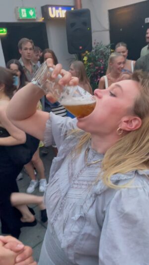 Maria Stavang Instagram - Et av mine mange partytriks.