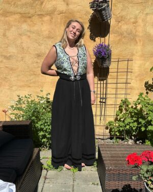 Maria Stavang Instagram - Gratulerer med dagen!! I dag kan man faktisk kaste skjorten! 🇳🇴