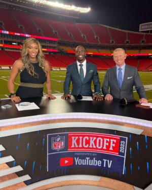 Maria Taylor Instagram - It feels like Christmas Eve 🏈

Who is ready for some football?!