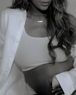 Maria Taylor Instagram - Pregnancy made me stop passing judgement on my body and just be grateful. The stretch marks, linea nigra, extra pounds, widening hips, and swollen everything served a purpose. 

I’ve never been more proud of my imperfect body.

styled by @thatgirlthatdidyourhair 
📸: @valineciaga