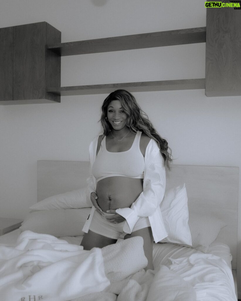 Maria Taylor Instagram - Pregnancy made me stop passing judgement on my body and just be grateful. The stretch marks, linea nigra, extra pounds, widening hips, and swollen everything served a purpose. I’ve never been more proud of my imperfect body. styled by @thatgirlthatdidyourhair 📸: @valineciaga