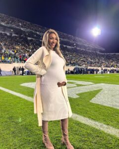 Maria Taylor Instagram - Sweater Weather = Perfect Football weather ❤️