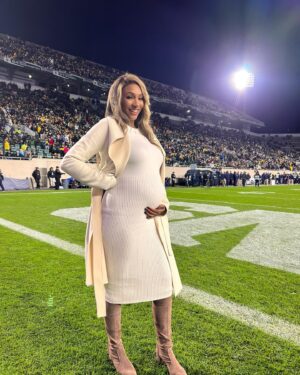 Maria Taylor Instagram - Sweater Weather = Perfect Football weather ❤️