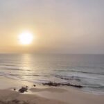Mariam Hernández Instagram - Este verano voy a estar mucho por mi tierra. Cuando vives fuera se echa tanto de menos… las playas, el sol, la gente, la comida, los rincones perdidos, las cholas… Querida @petite_lorena hace tiempo que no coincidimos: ya toca, verdad? #Entuislaoenlamía? En colaboración con @islascanariasoficial #canarias #chachochacho #maravilla