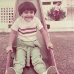 Mariam Hernández Instagram - Hace unos días cumplí 43 años… 43. Lo repito porque siempre me ha costado decir mi edad por aquí. El miedo al paso de los años, a que no me llamen tanto en mi trabajo por ser mayor , a no gustar (a los demás, o mejor dicho, “a ellos” ) … pues sí tengo 43 y aunque da vértigo , en todos los sentidos, me siento bien , probablemente mejor que antes. Me siento más valiente y más serena (y esto último ha sido un trabajo de muchos años). Hoy, mi hija me ha dicho que tenía que ponerse “guapa” porque Cocodrilo tenía que verla fabulosa…. “Tú ya eres fabulosa cariño, le dije! Y ponte lo que quieras sólo si a ti te gusta y tú quieres, ¡¡da igual lo que piense cocodrilo!!”… hay algo social que empieza a aflorar, el gustar, el encajar, la aprobación de los demás… “ . Pensé que ella saldría de eso, que sería más libre, pero está claro que hay que seguir en la lucha. Sigue el viaje… Felices 43 para mí ❣️