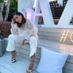 Mariam Hernández Instagram - Pues ayer estuvimos en una de las terrazas más bonitas de Madrid: música con vistas, risas y vinos, para qué más?? @harpersbazaares 💥 Gracias @noeminohales de la mano de @yslbeauty #yslbeauty #makeuplook Look by @mardy_nogales @beatriz_de_la_camara @joyassardinero @lodishoes @jcarlosmauri ❣️