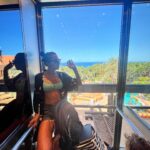 Mariam Hernández Instagram - Hay lugares a los que siempre vuelves y donde cada año es aún mejor que el anterior. Gracias por tratarnos tan tan bien @royalhideawaysanctipetri Ha sido maravilloso!! Gracias también a @oasissurfschool por la maravilla de clases, a @nuteco.nutricion porque quiero llevaros a casa y que me cocinéis cada día 😂😂, las deliciosas comidas de @chezlumierebyjuanlu y #Atunante y a ti @ignacmart por hacerme sentir siempre en casa (y por esas pedazo de “paredes” que cogimos estos días 😜😂). #royalhideawaysanctipetri #novasanctipetri #labarrosa #holidays