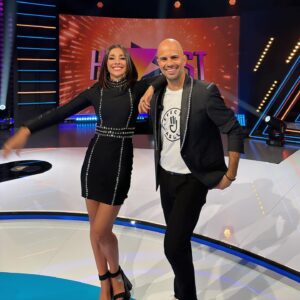 Mariam Hernández Instagram - Esta noche, a las 22:30 hora canaria, estrenamos @hitlistrtvc y quiero dar las GRACIAS a todo el equipazo por lo bien que nos lo estamos pasando y por las risas que llenan el plató cada día. Ojalá lo disfruten tanto como nosotros haciéndolo!! Querido @ivantorresep , es un súper placer iniciar esta andadura a tu vera. Gracias @ithaca2001 por llevar la batuta con tanto arte y a @rtvces @santifalconr #Topanga #DobleDiez  por la confianza plena. (Se puede ver en directo en el canal de YouTube de @rtvces). Arrancamos 💥

@rakelquesada me pone Bella cada día y me alegra las mañanas ;)