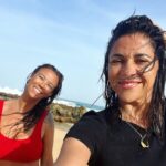 Mariam Hernández Instagram - Pocas cosas me gustan más que este plan: un buen chándal, vino, berberechos, mates mañaneros, playas vacías, charlas infinitas, mear bajo las estrellas… @an__nuk @xeniatostado ❣️ #fuerteventura #mejoresplanes #nochesbonitas #biendegranangular