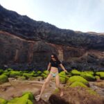 Mariam Hernández Instagram - Pocas cosas me gustan más que este plan: un buen chándal, vino, berberechos, mates mañaneros, playas vacías, charlas infinitas, mear bajo las estrellas… @an__nuk @xeniatostado ❣️ #fuerteventura #mejoresplanes #nochesbonitas #biendegranangular