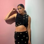 Mariam Hernández Instagram - Anoche @yslbeauty organizó un fiestón en Madrid y allí estuvimos entre vinos y bailes 💥💥 Gracias @noeminohales & @yslbeauty 💫 Y a mi querida @mardy_nogales que me acompaña siempre;)) Lookazo de @oficial_pero , joyas @dimeqmquieres , mocasines @geox y bolso @elisabettafranchi @dypcomunicacion @davidxdyp Què bien lo hacéis siempre amigos!! #yslbeauty #makeuplook