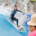 Mariam Hernández Instagram - Se acerca el buen tiempo ☀️ y es hora de sacar la tabla @indio_surfboards 🏄‍♀️ y @mariam_hernan lo sabe muy bien! 😝 Verla disfrutar en nuestra ola 🌊 no tiene precio! 🫶 📍Estamos en @xmadrid_