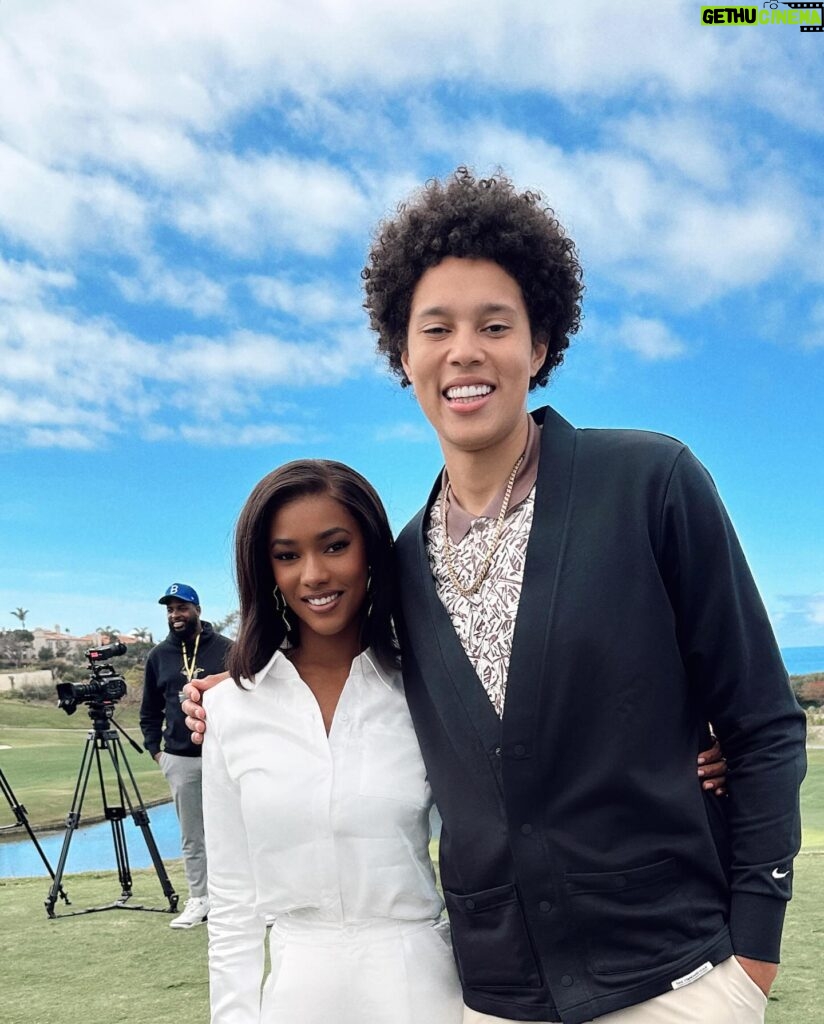 Mariama Diallo Instagram - Office for the day @naacpimageawards 🎙️ So honored to be hosting at the @naacp Gold tournament this morning. Swipe to see a few highlights from the event ! More to come. Thank you so muc @naacp & @wellsfargo for having me host. Full outfit from @styledbylanimal x @lanimalco 🤍 (cuz I know yall will ask lol )