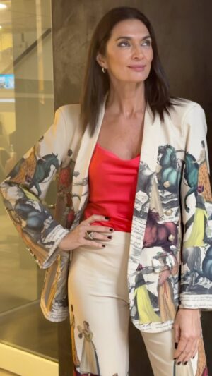 Mariana Arias Instagram - #noticieroAM de 6 a 8 por @lanacionmas 
@nantolin @chinabyantolin 
@china.aguinaga vestuario
@manuelameroni vestuario
@danimaletlopez makeup
 @freire.ale pelo