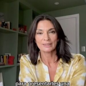 Mariana Arias Instagram - En Mariana Entrevista en @youtube no dejen de ver esta conversación que tuve el placer de tener en 2009 con Isabel Allende
Link in Bio