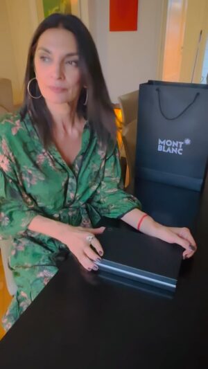Mariana Arias Instagram - Con @montblanc me siento bien! Me siento elegante y moderna 
@simonetta.orsini