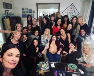 Mariana Arias Instagram - Gracias  por tanto amor! Amigas, mujeres, Arranca un nuevo año con esa fuerza que da el sentirse querida! 
💕