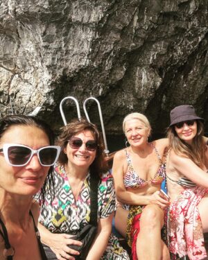 Mariana Arias Instagram - Estoy emocionada por este viaje a Italia con amigas hermosas, entrañables, íntimas. Conocemos todo de cada una desde el colegio y nos queremos como somos, así. Nos reímos mucho!! Un viaje soñado hace mucho tiempo, que se hizo realidad y superó ampliamente lo imaginado! 
Gracias, Gracias, mil veces gracias!! 
Las amo!
@mernatali @maria_marta_torres @aliciamaleman