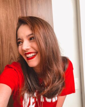 Mariana Lessa Instagram - ~* sorrir não gasta eletricidade e gera muita luz ✨