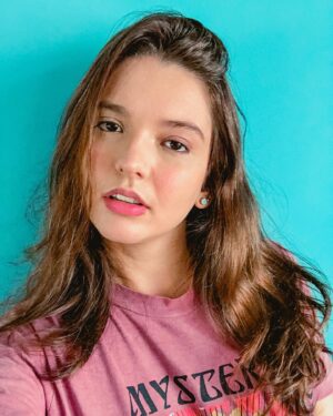 Mariana Lessa Instagram - . Um #tbt pra vocês verem que não é de hoje que não penteio o cabelo direito…