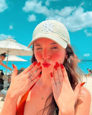 Mariana Lessa Instagram - Sdds calorzinho de Curaçao 🔥

~ Biquininho combinando com essa perfeição de unhas feitas pela @danyestetica.moema ❤️