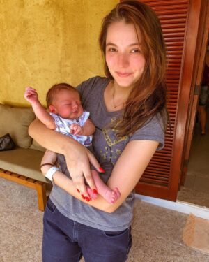 Mariana Lessa Instagram - “Yeah! Conheci minha titia” 🥰
Morrendo de amor por esse pitiquinho!