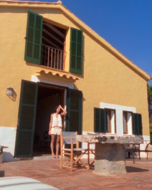 Mariana Oushiro Instagram - Casa de Mallorca 🌞🇪🇸
June / summer 2024 
June 6th- so it begins the paintings